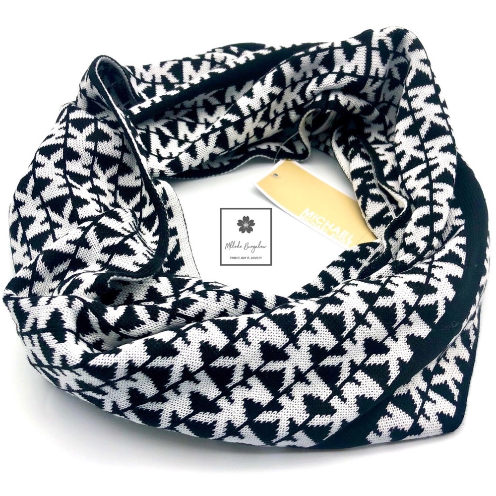 Michael Kors -Monogram Infinity Scarf -White/Black